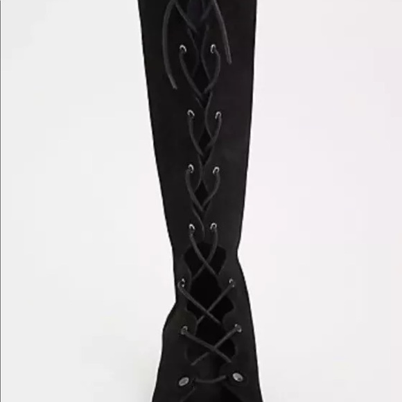 🆕TORRID BLACK SUEDE GLADIATOR SANDAL BOOTS👢6W - Picture 2 of 5